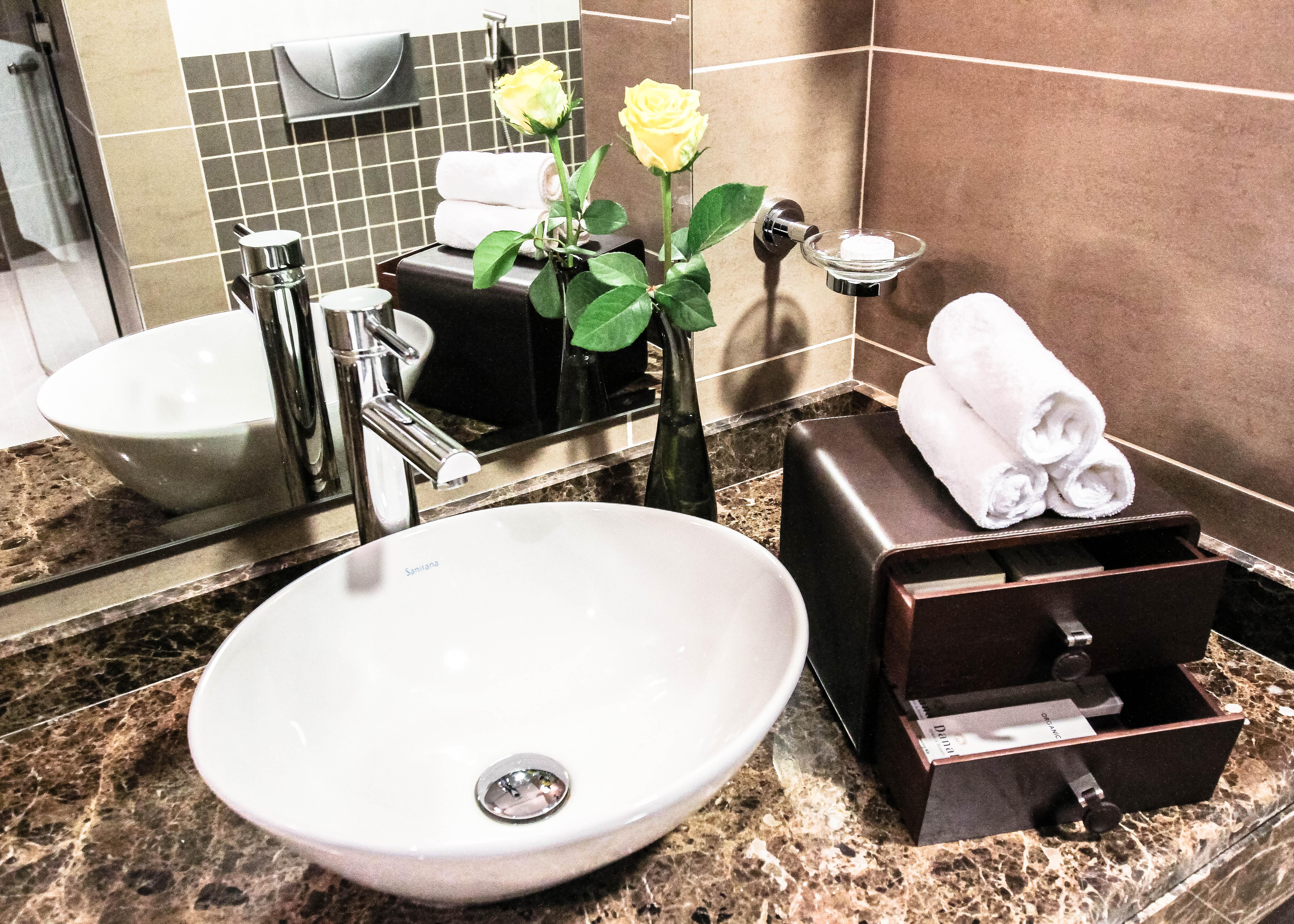 Danat Capital Hotel Абу Даби Екстериор снимка