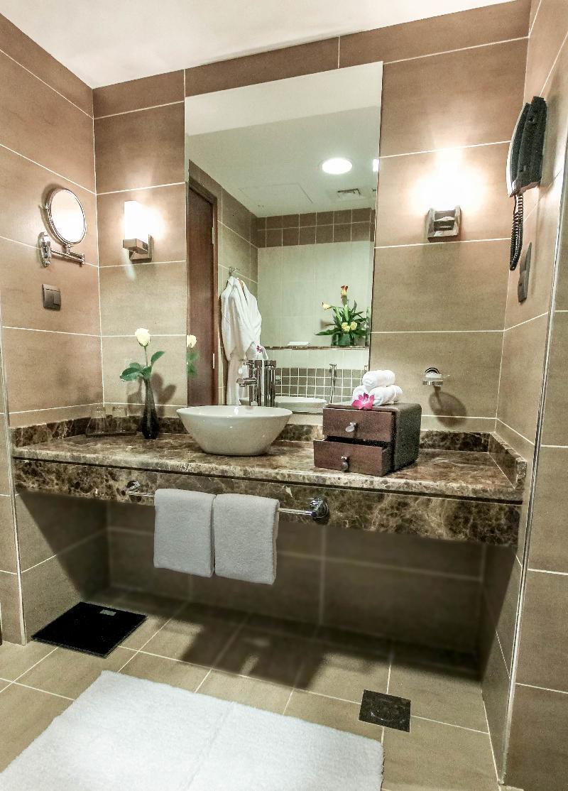 Danat Capital Hotel Абу Даби Екстериор снимка