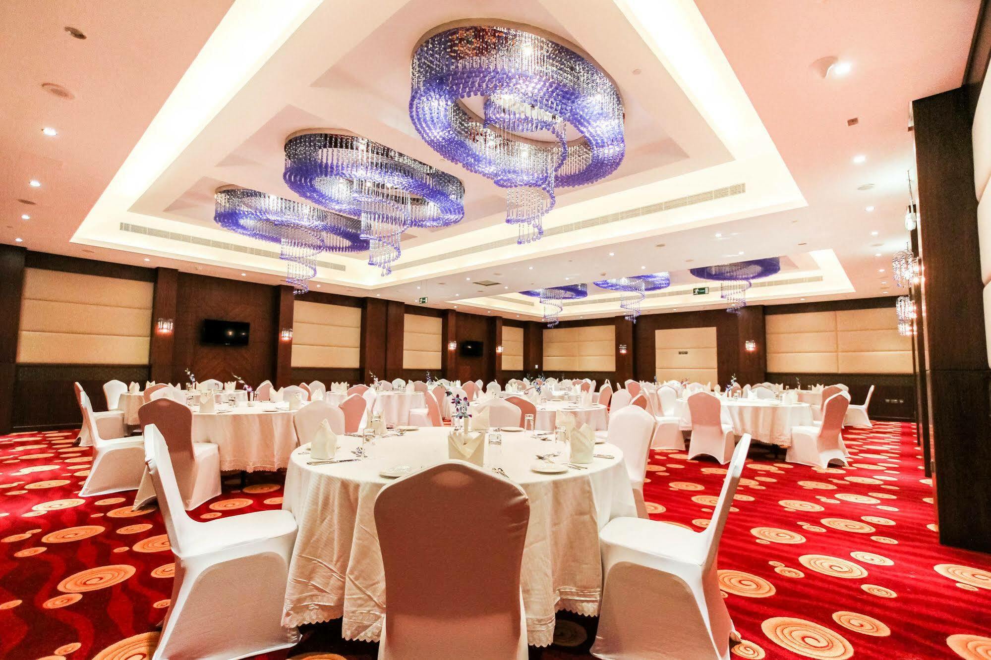 Danat Capital Hotel Абу Даби Екстериор снимка