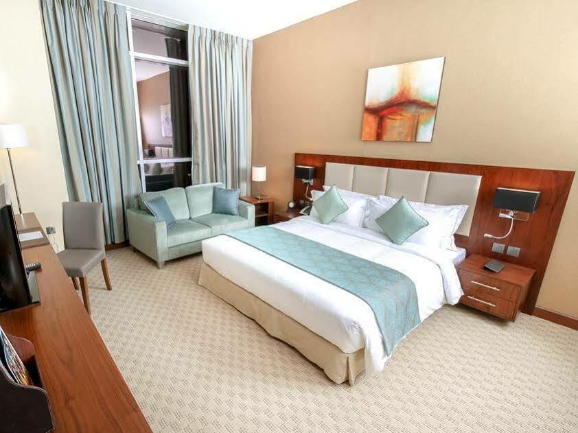 Danat Capital Hotel Абу Даби Екстериор снимка