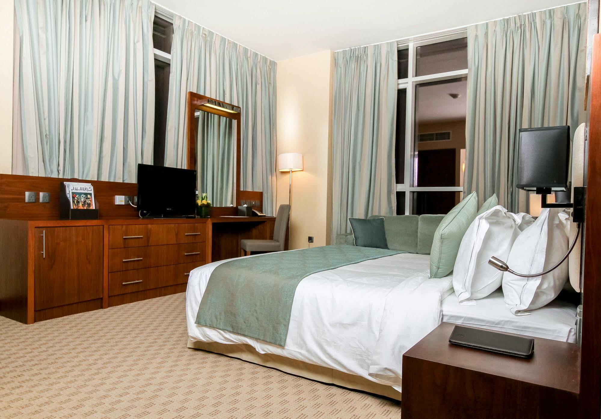Danat Capital Hotel Абу Даби Екстериор снимка