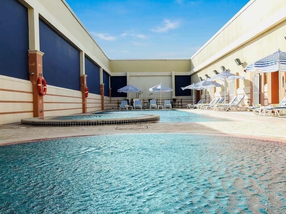 Danat Capital Hotel Абу Даби Екстериор снимка