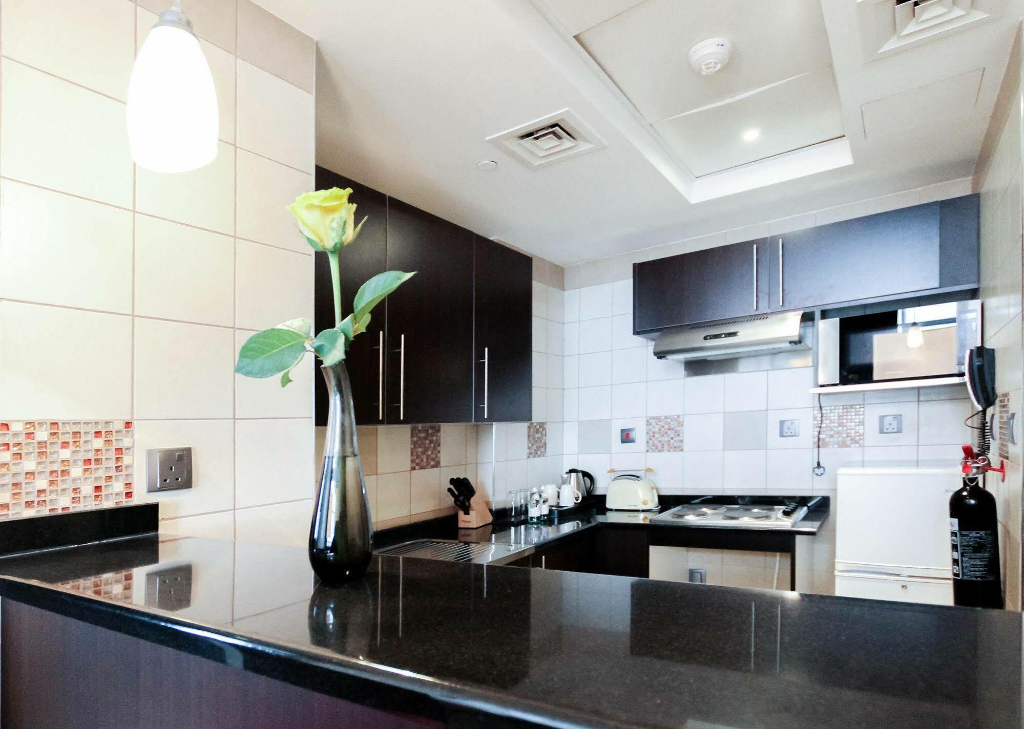 Danat Capital Hotel Абу Даби Екстериор снимка