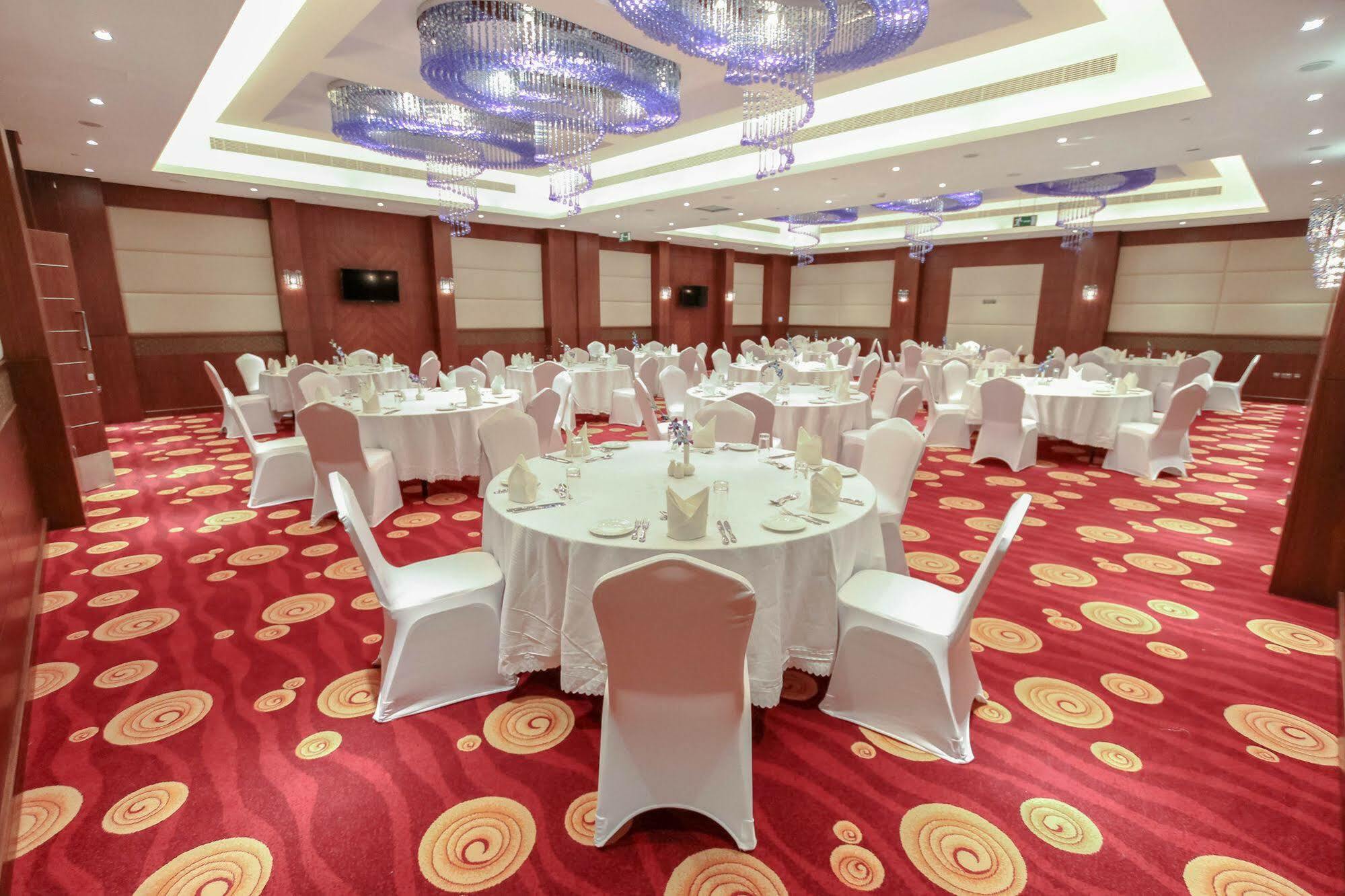 Danat Capital Hotel Абу Даби Екстериор снимка