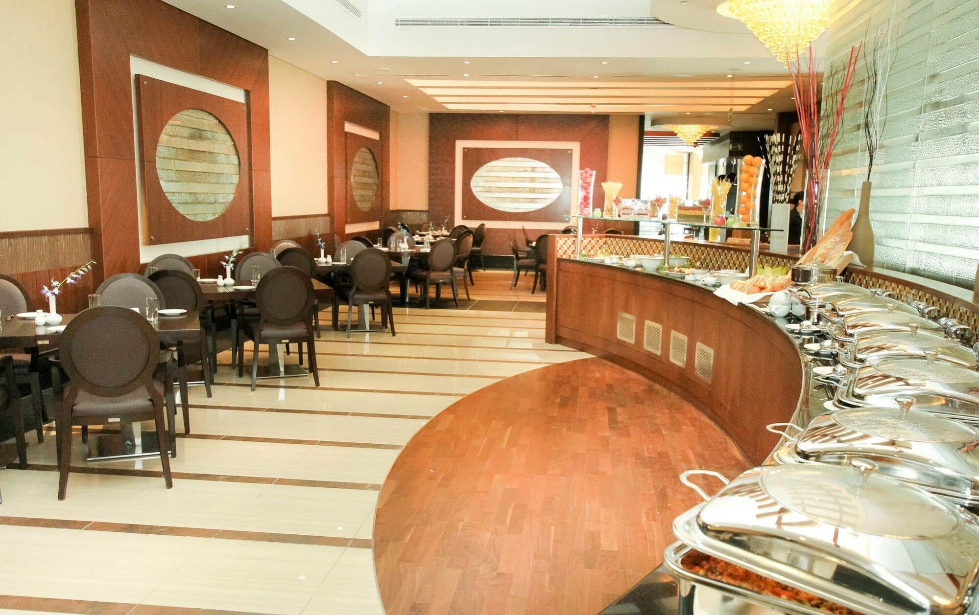 Danat Capital Hotel Абу Даби Екстериор снимка